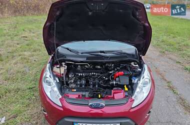 Хэтчбек Ford Fiesta 2011 в 