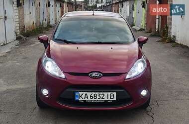 Хэтчбек Ford Fiesta 2011 в 