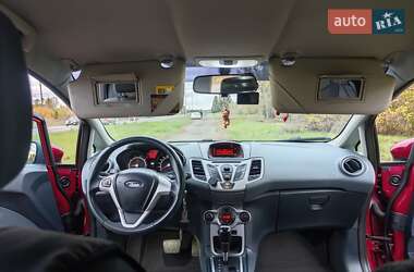 Хэтчбек Ford Fiesta 2011 в 