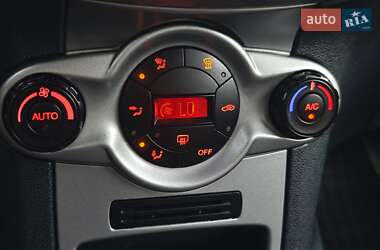 Хэтчбек Ford Fiesta 2011 в 