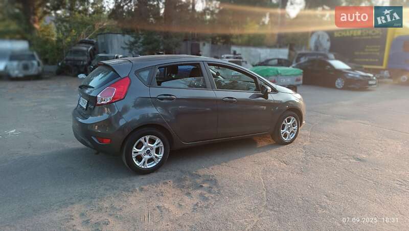 Хэтчбек Ford Fiesta 2016 в Киеве