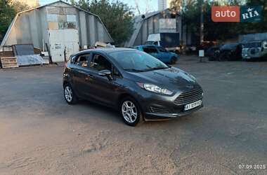 Хэтчбек Ford Fiesta 2016 в 