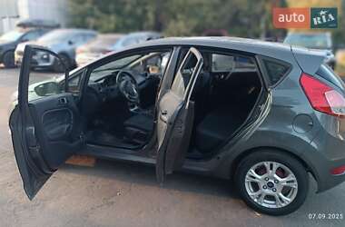 Хэтчбек Ford Fiesta 2016 в 