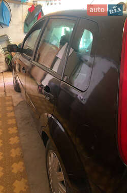 Хэтчбек Ford Fiesta 2002 в  фото 5 Хэтчбек Ford Fiesta 2002 в