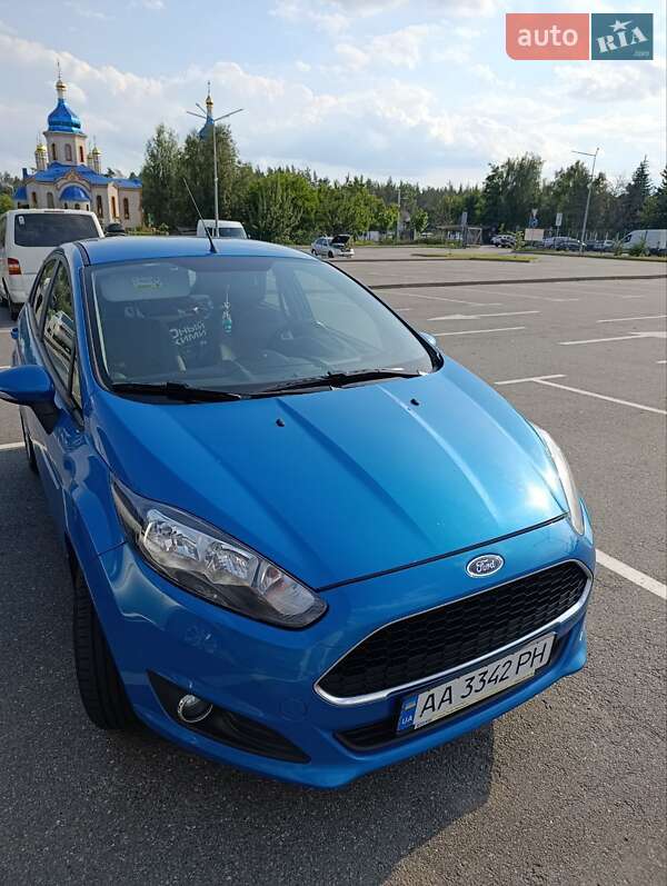 Хэтчбек Ford Fiesta 2016 в Киеве
