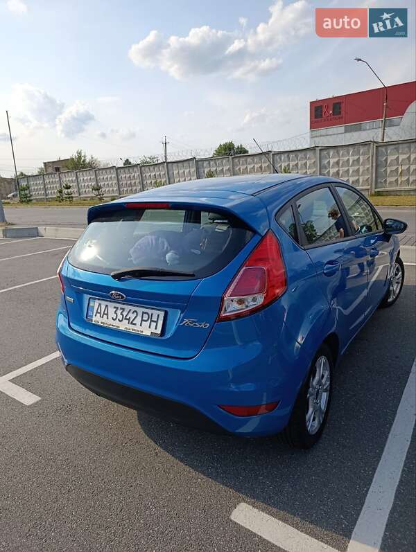 Хэтчбек Ford Fiesta 2016 в Киеве