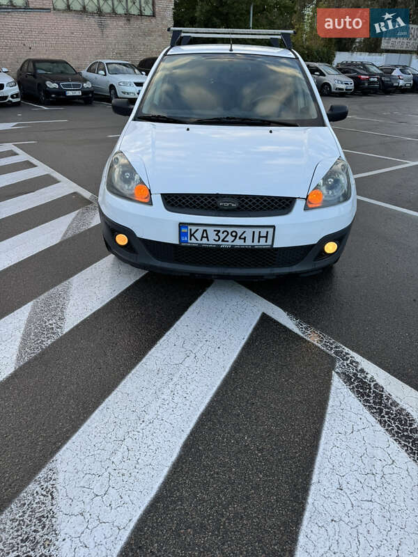 Хэтчбек Ford Fiesta 2007 в 