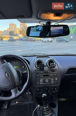 Хэтчбек Ford Fiesta 2007 в 