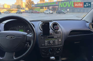 Хэтчбек Ford Fiesta 2007 в 