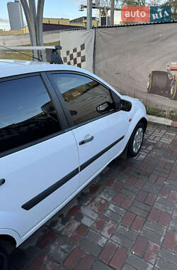 Хэтчбек Ford Fiesta 2007 в 