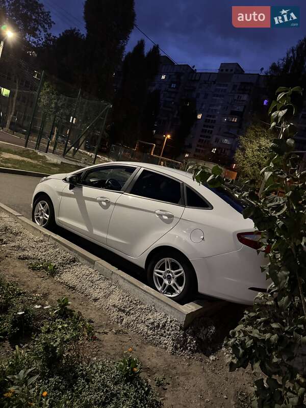 Седан Ford Fiesta 2018 в Днепре