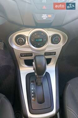 Седан Ford Fiesta 2014 в  фото 8 Седан Ford Fiesta 2014 в