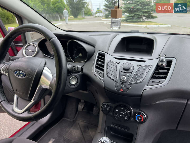 Хэтчбек Ford Fiesta 2013 в Киеве фото 12 Хэтчбек Ford Fiesta 2013 в Киеве