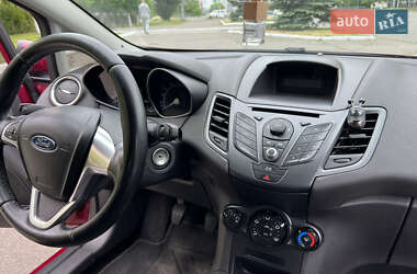 Хэтчбек Ford Fiesta 2013 в 