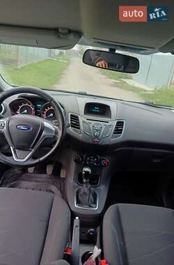 Хэтчбек Ford Fiesta 2015 в 