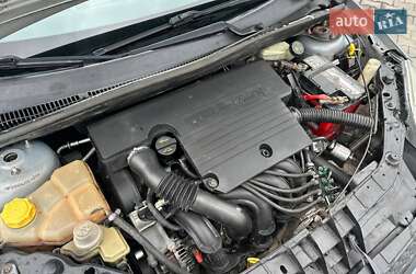 Хэтчбек Ford Fiesta 2005 в 