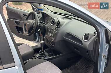 Хэтчбек Ford Fiesta 2005 в 