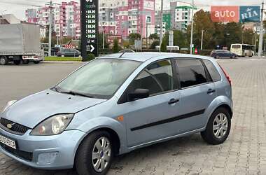 Хэтчбек Ford Fiesta 2005 в 