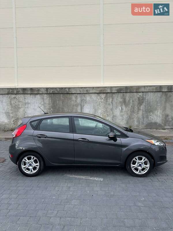 Седан Ford Fiesta 2015 в Львове