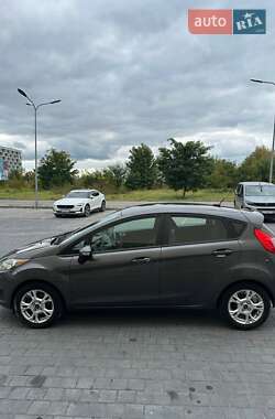 Седан Ford Fiesta 2015 в 