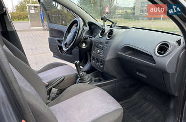 Хэтчбек Ford Fiesta 2006 в 