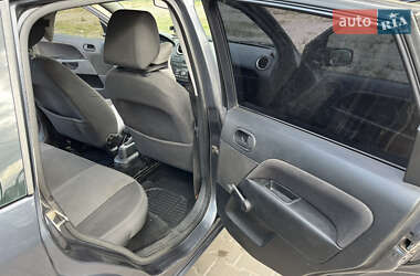 Хэтчбек Ford Fiesta 2006 в 