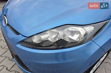 Хэтчбек Ford Fiesta 2012 в 