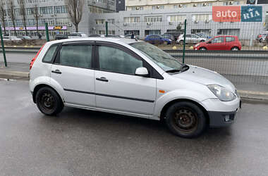 Хэтчбек Ford Fiesta 2006 в 
