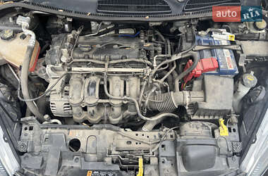 Седан Ford Fiesta 2016 в  фото 24 Седан Ford Fiesta 2016 в