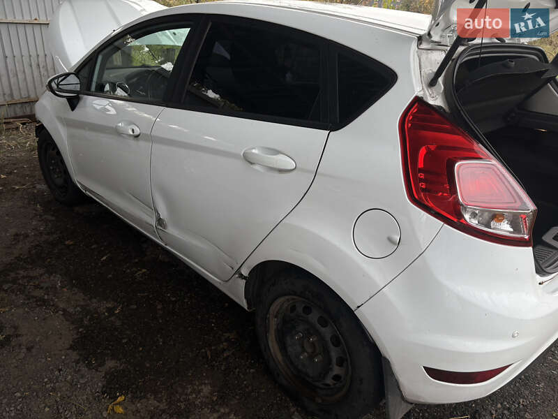Хэтчбек Ford Fiesta 2016 в Глевахе