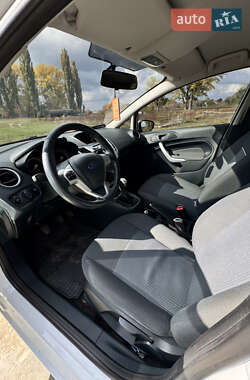 Хетчбек Ford Fiesta 2012 в 