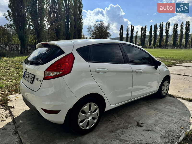 Хэтчбек Ford Fiesta 2012 в Ананьеве