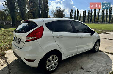Хетчбек Ford Fiesta 2012 в 