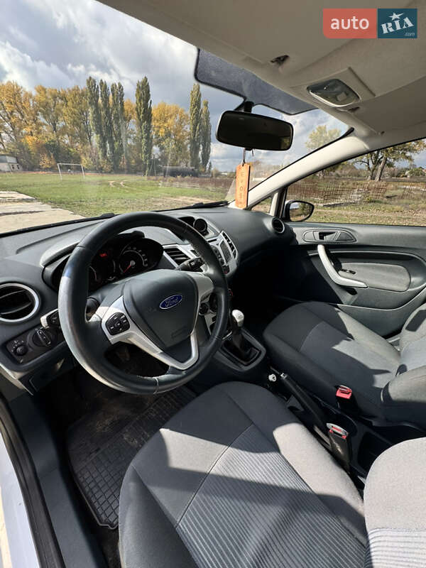 Хэтчбек Ford Fiesta 2012 в Ананьеве