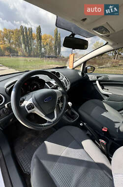 Хетчбек Ford Fiesta 2012 в 