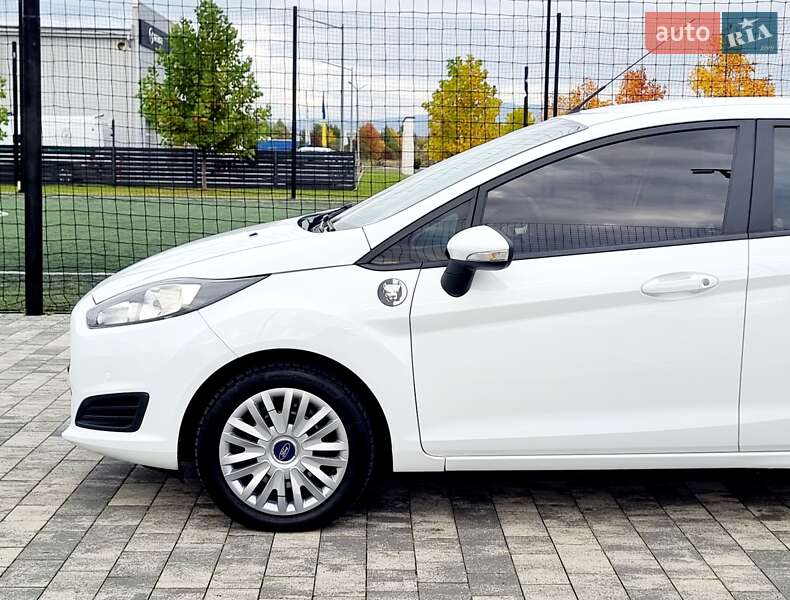 Хэтчбек Ford Fiesta 2014 в Мукачево