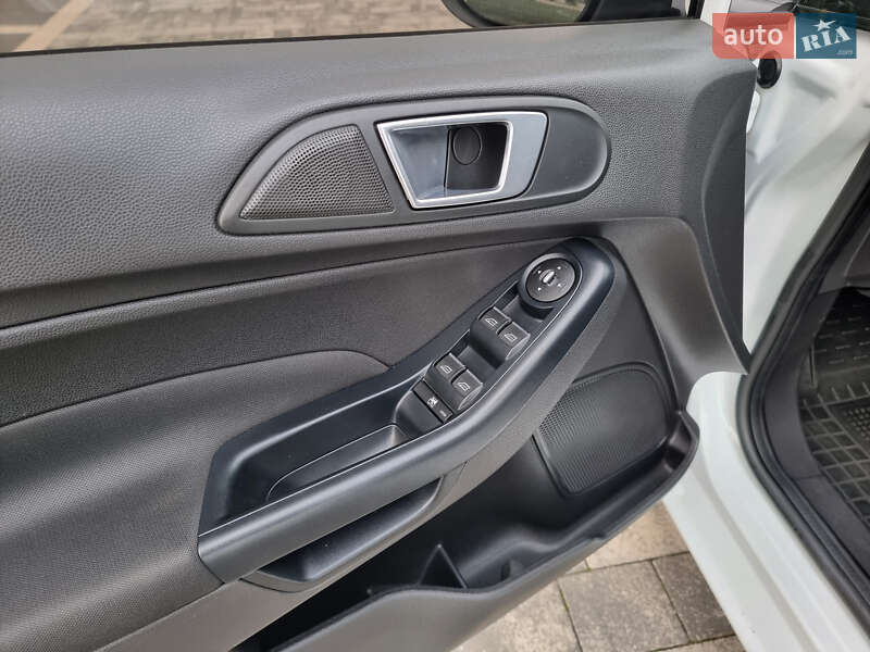 Хэтчбек Ford Fiesta 2014 в Мукачево
