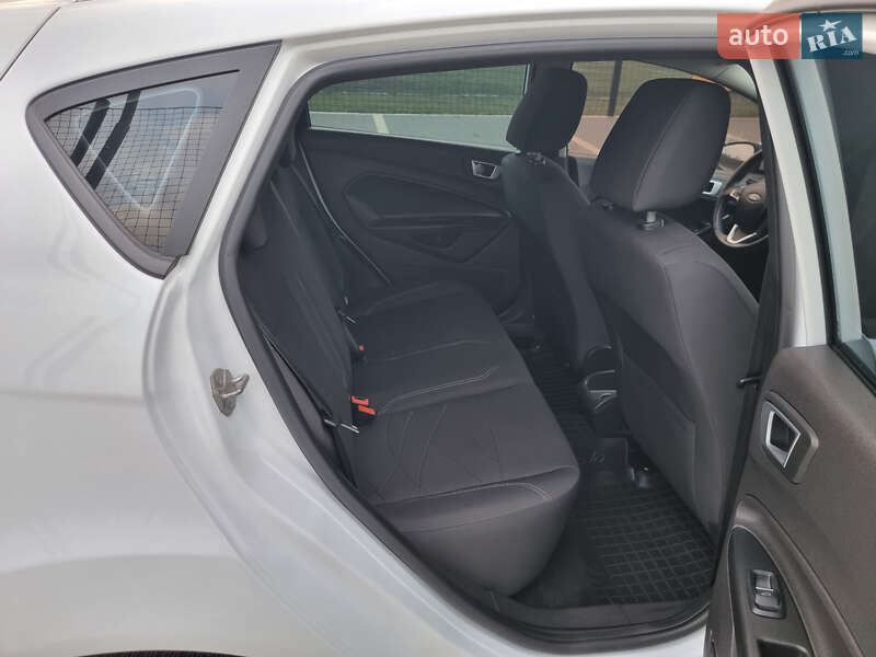 Хэтчбек Ford Fiesta 2014 в Мукачево