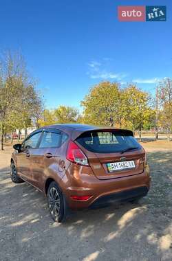Хэтчбек Ford Fiesta 2013 в 