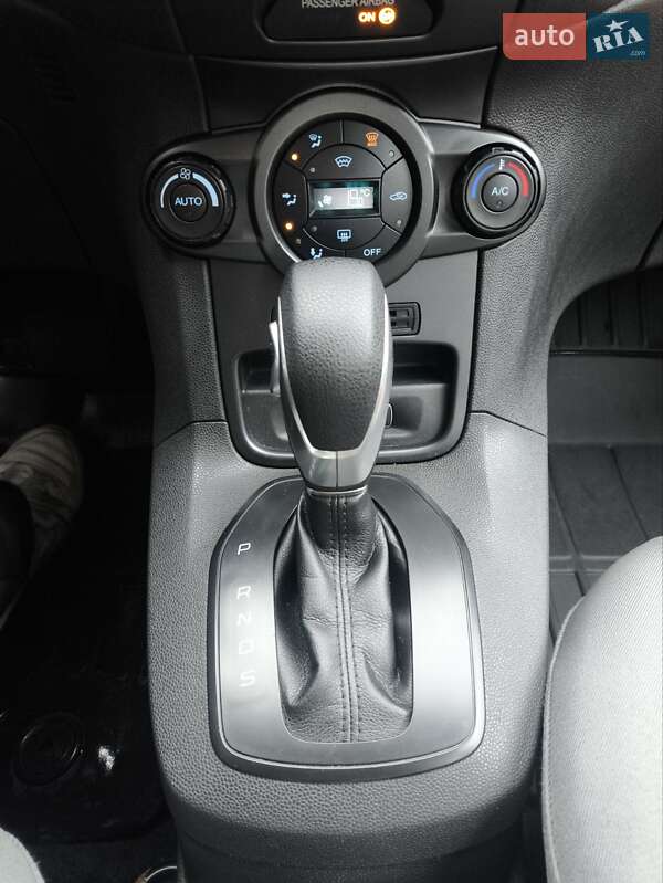 Хэтчбек Ford Fiesta 2016 в Киеве