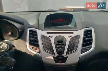 Хэтчбек Ford Fiesta 2012 в 