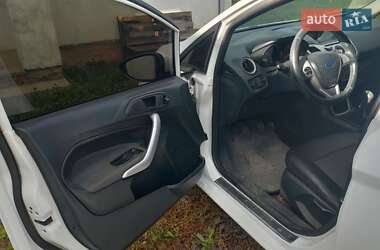 Хэтчбек Ford Fiesta 2012 в 