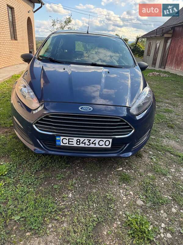Хэтчбек Ford Fiesta 2015 в Черновцах