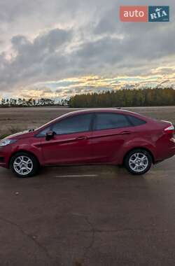 Седан Ford Fiesta 2014 в 