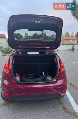 Хэтчбек Ford Fiesta 2011 в 