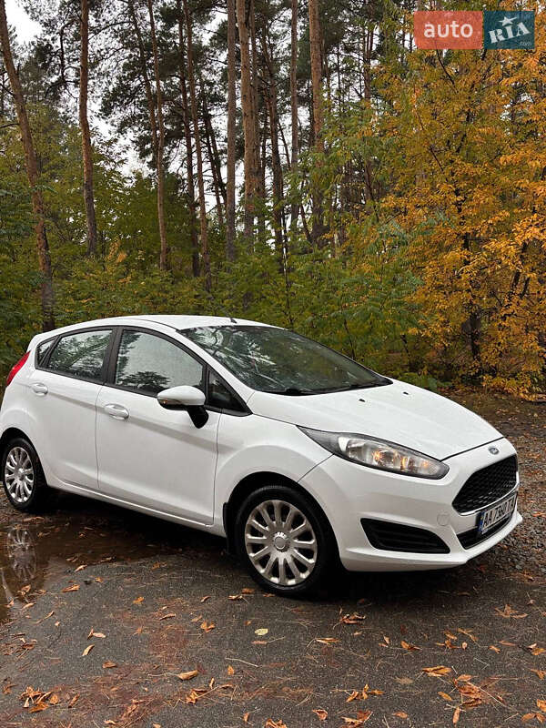 Хетчбек Ford Fiesta 2017 в Києві
