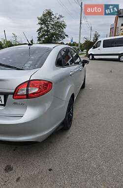 Седан Ford Fiesta 2012 в 