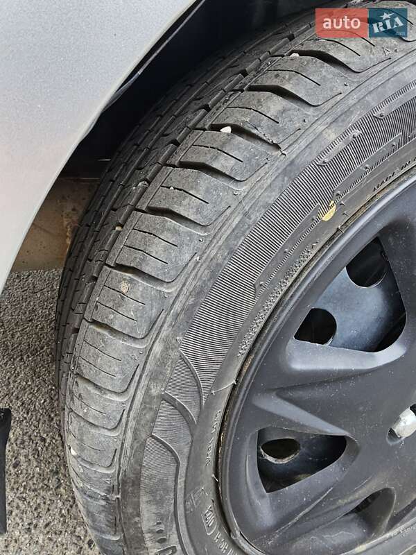 Седан Ford Fiesta 2012 в Чернівцях