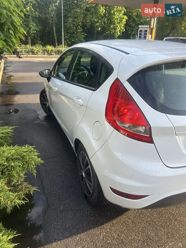 Хэтчбек Ford Fiesta 2011 в Днепре