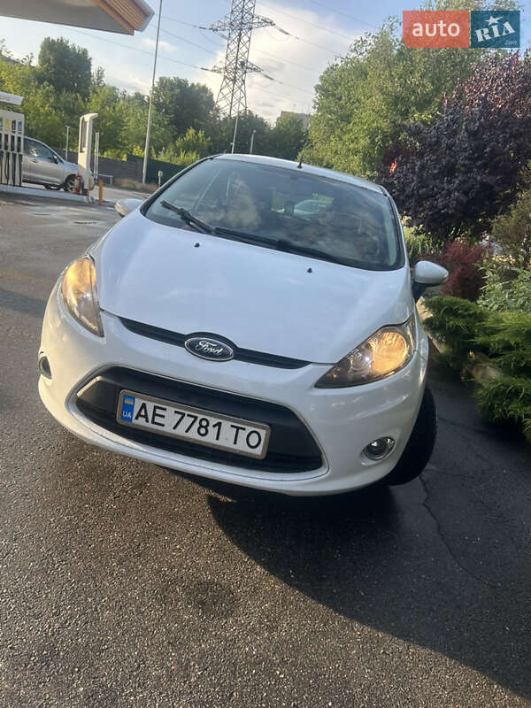 Хэтчбек Ford Fiesta 2011 в Днепре